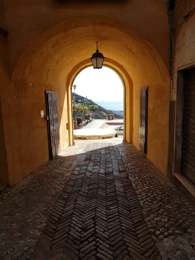 La Dimora Di Ares Villa Formia Buitenkant foto